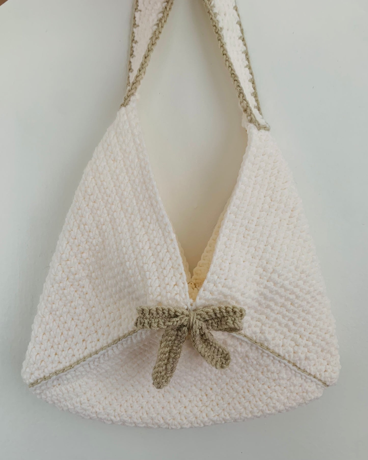 Crochet bag with bow